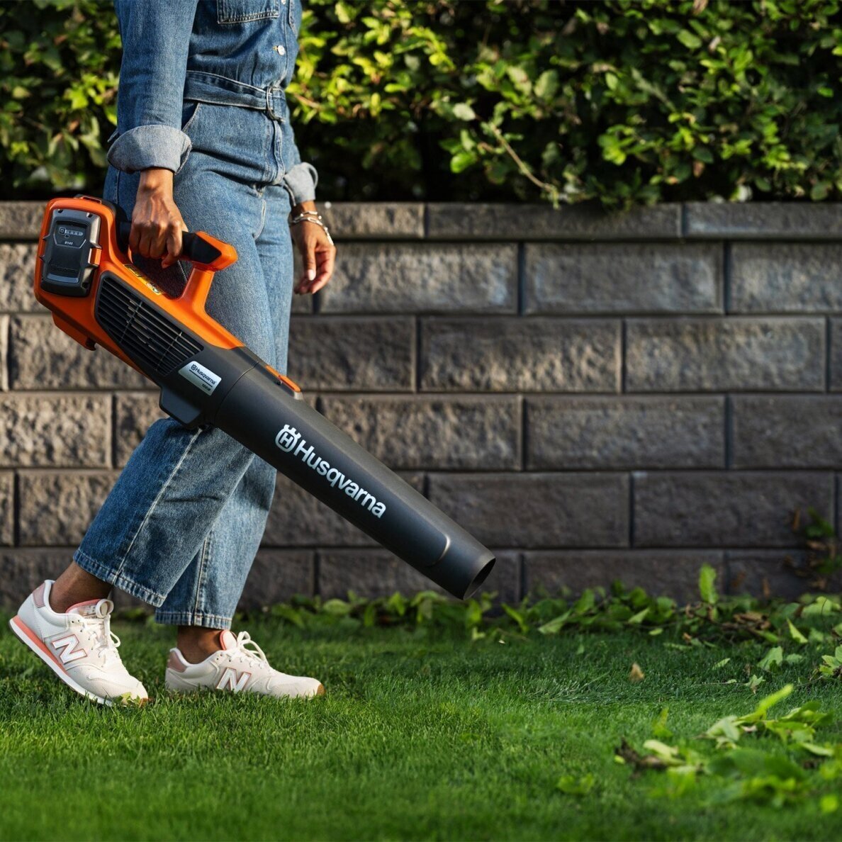 Husqvarna 122iB akumuliatorinis lapų pūstuvas su akumuliatoriumi ir įkrovikliu 3 Husqvarna 122iB akumuliatorinis lapų pūstuvas su akumuliatoriumi ir įkrovikliu 3
